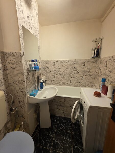 Piata Muncii, 10 minute metrou, pe Campia Libertatii intersectie Petrascu,