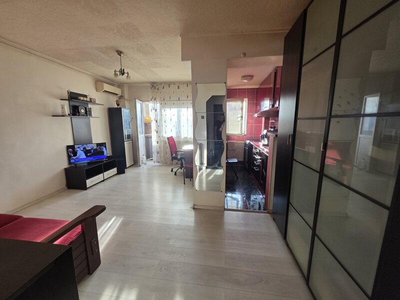 Piata Muncii, 10 minute metrou, pe Campia Libertatii intersectie Petrascu,