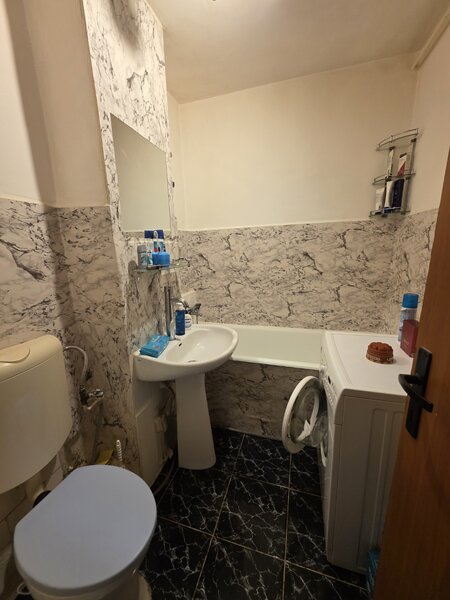 Piata Muncii, 10 minute metrou, pe Campia Libertatii intersectie Petrascu,