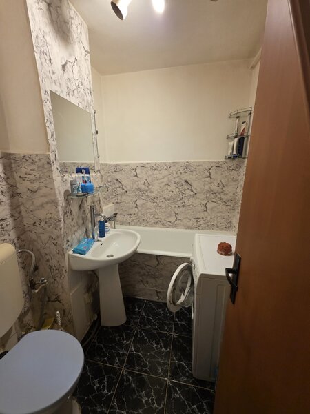 Piata Muncii, 10 minute metrou, pe Campia Libertatii intersectie Petrascu,